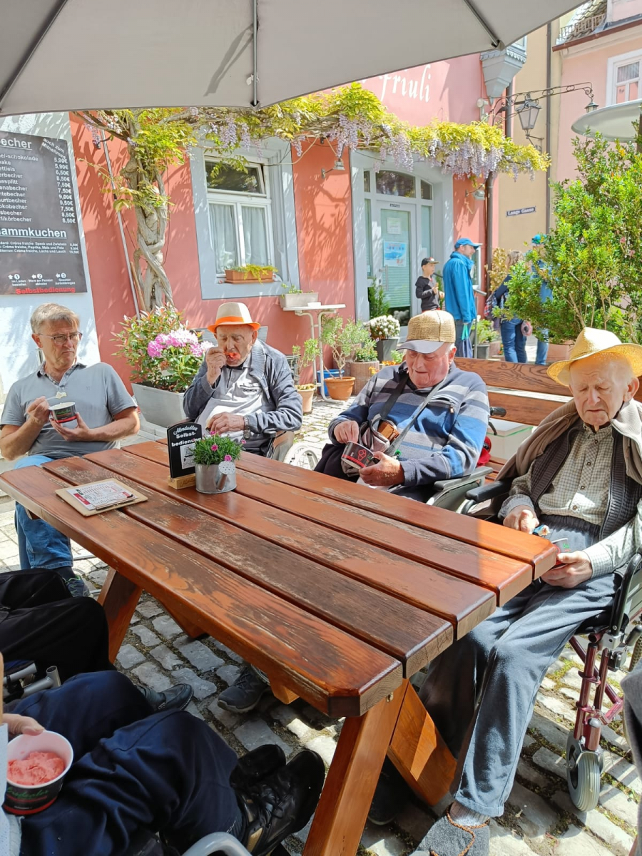 Vatertagsausflug zum Eis-Essen